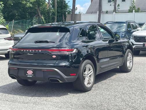 2022 Porsche Macan Base