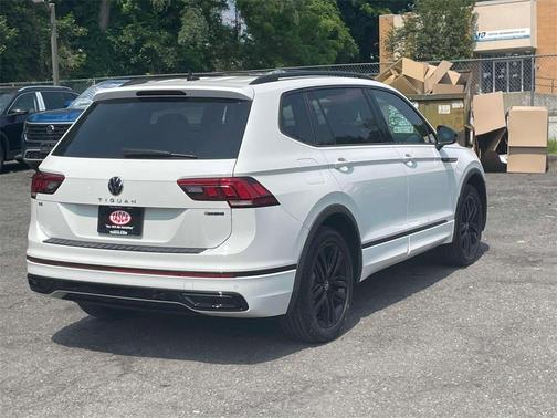 2022 Volkswagen Tiguan 2.0T SE R-Line Black