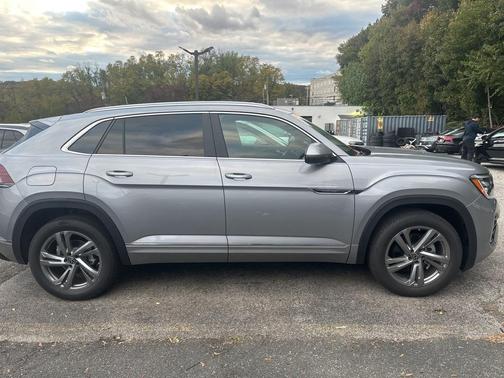 2024 Volkswagen Atlas Cross Sport 2.0T SEL R-Line