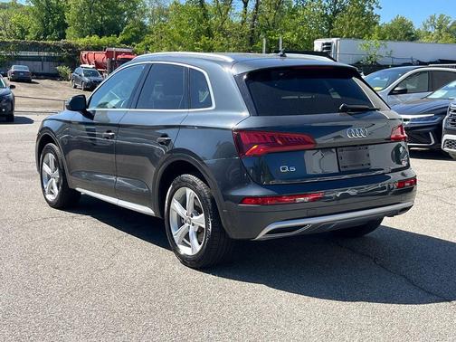 Manhattan Gray Metallic 2020 Audi Q5 40 Premium Plus