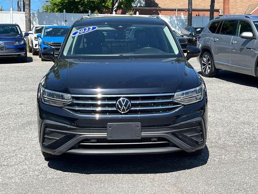 Deep Black Pearl Effect 2022 Volkswagen Tiguan 2.0T SE