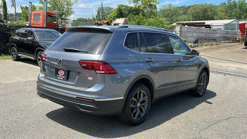 Platinum Gray Metallic 2023 Volkswagen Tiguan 2.0T SE