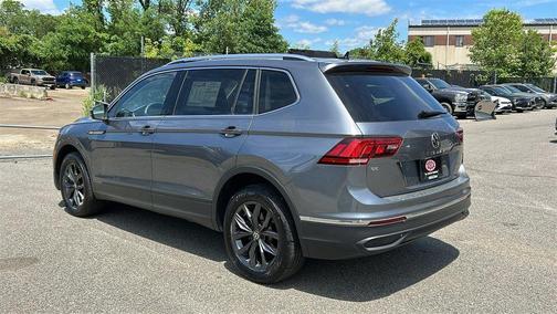 Platinum Gray Metallic 2023 Volkswagen Tiguan 2.0T SE