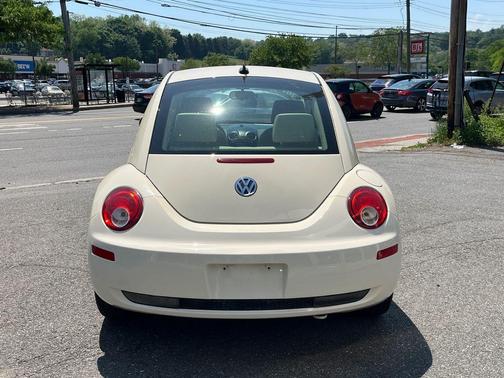 Harvest Moon Beige / Cream 2010 Volkswagen New Beetle