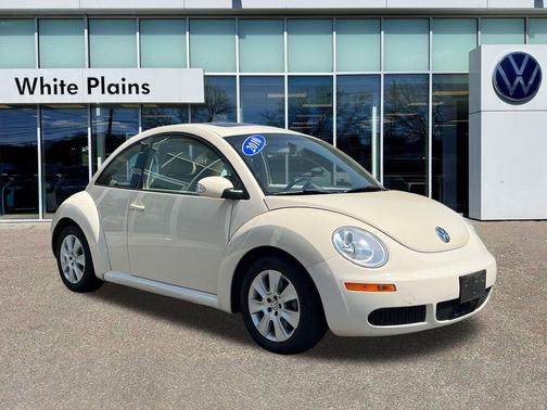 Harvest Moon Beige / Cream 2010 Volkswagen New Beetle