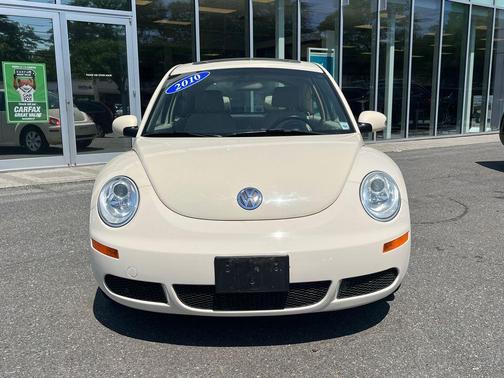 Harvest Moon Beige / Cream 2010 Volkswagen New Beetle
