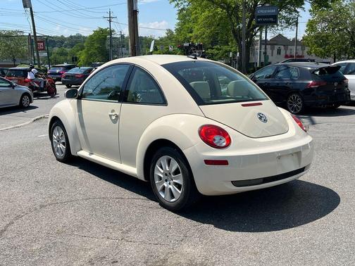 Harvest Moon Beige / Cream 2010 Volkswagen New Beetle