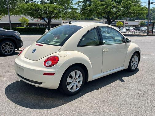 Harvest Moon Beige / Cream 2010 Volkswagen New Beetle
