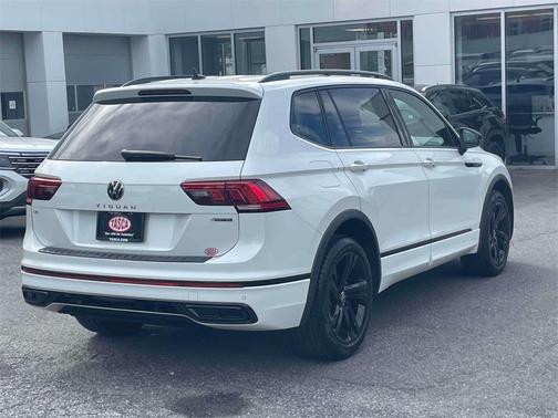 2023 Volkswagen Tiguan 2.0T SE R-Line Black