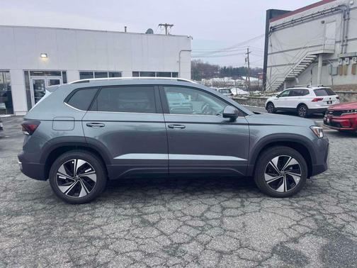 Monument Gray 2026 Volkswagen Taos 1.5T SE