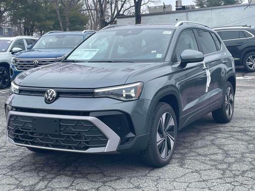 Monument Gray 2026 Volkswagen Taos 1.5T SE