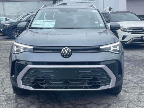 Monument Gray 2026 Volkswagen Taos 1.5T SE