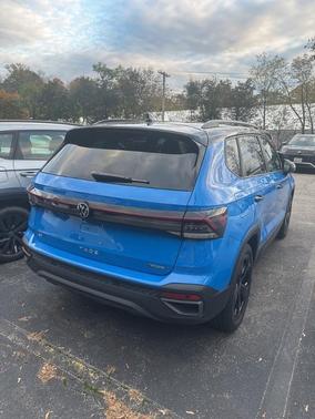 2025 Volkswagen Taos 1.5T SE Black