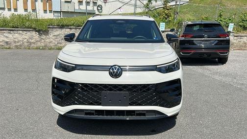 Sandstone 2026 Volkswagen Tiguan 2.0T SE R-Line Black