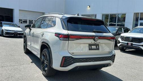 Sandstone 2026 Volkswagen Tiguan 2.0T SE R-Line Black