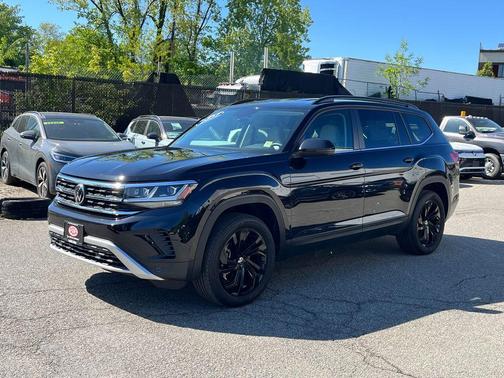 Deep Black Pearl Effect 2022 Volkswagen Atlas 3.6L SE w/Technology