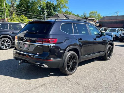 Deep Black Pearl Effect 2022 Volkswagen Atlas 3.6L SE w/Technology