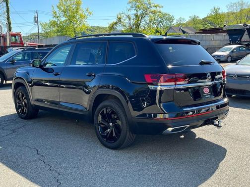 Deep Black Pearl Effect 2022 Volkswagen Atlas 3.6L SE w/Technology