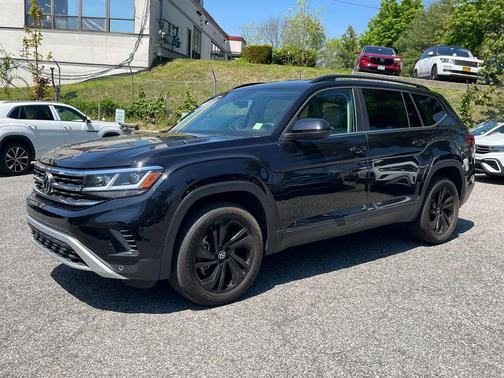 Deep Black Pearl Effect 2022 Volkswagen Atlas 3.6L SE w/Technology
