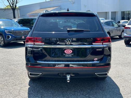 Deep Black Pearl Effect 2022 Volkswagen Atlas 3.6L SE w/Technology