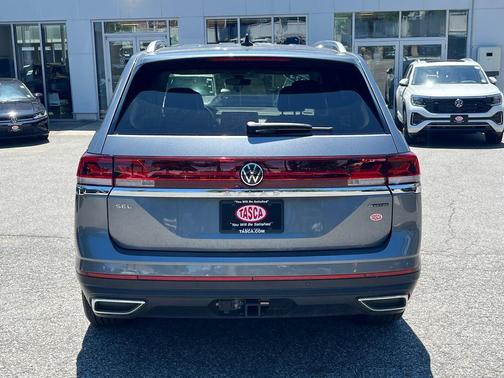 Platinum Gray Metallic 2024 Volkswagen Atlas 2.0T SEL