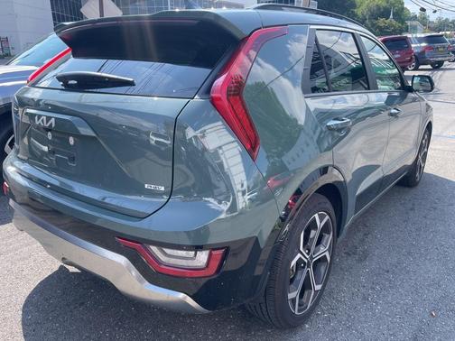 2025 Kia Niro Plug-In Hybrid SX Touring