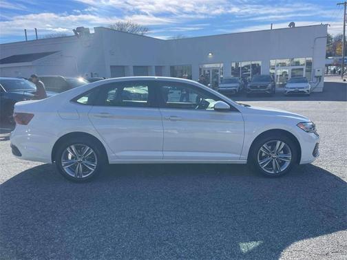 2022 Volkswagen Jetta 1.5T SE