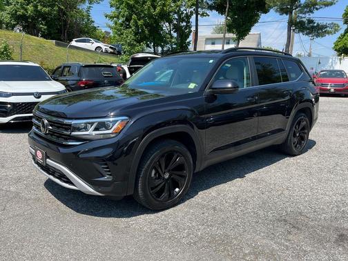 Deep Black Pearl Effect 2023 Volkswagen Atlas 3.6L SE w/Technology
