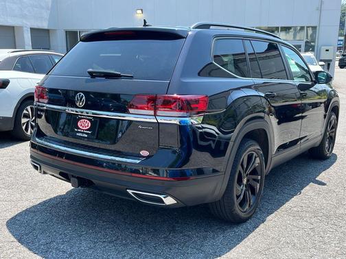 Deep Black Pearl Effect 2023 Volkswagen Atlas 3.6L SE w/Technology