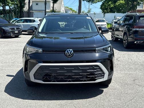 Deep Black Pearl Effect 2025 Volkswagen Taos 1.5T SE