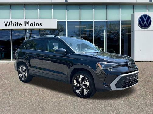 Deep Black Pearl Effect 2025 Volkswagen Taos 1.5T SE
