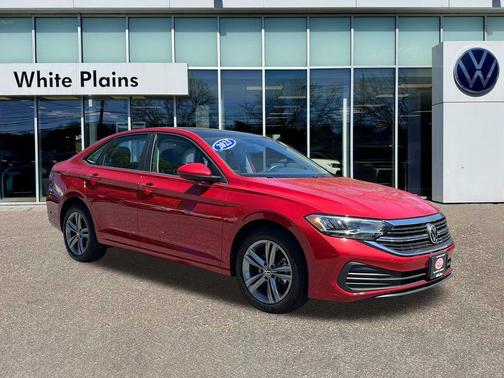 Kings Red 2023 Volkswagen Jetta 1.5T SE