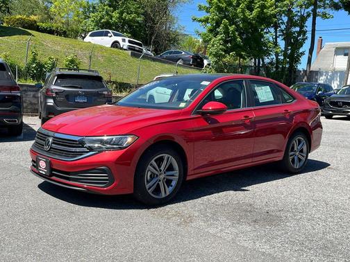 Kings Red 2023 Volkswagen Jetta 1.5T SE