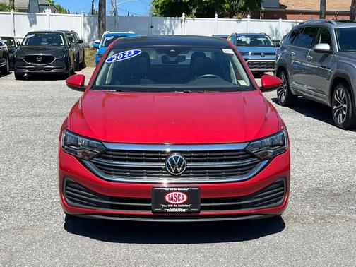 Kings Red 2023 Volkswagen Jetta 1.5T SE