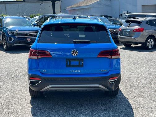 Cornflower Blue 2023 Volkswagen Taos 1.5T SE