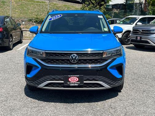 Cornflower Blue 2023 Volkswagen Taos 1.5T SE