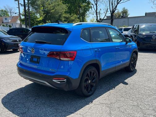 Cornflower Blue 2023 Volkswagen Taos 1.5T SE