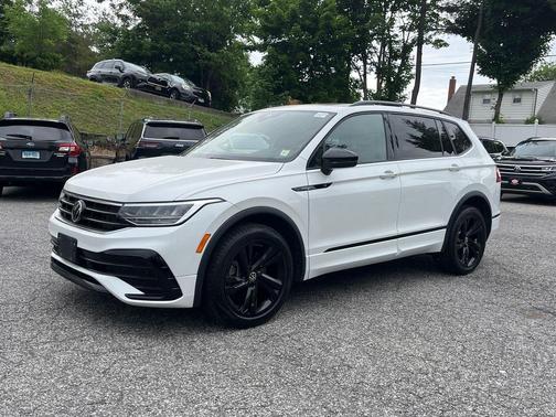 Opal White Pearl Effect 2023 Volkswagen Tiguan 2.0T SE R-Line Black