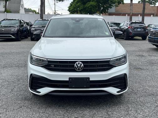 Opal White Pearl Effect 2023 Volkswagen Tiguan 2.0T SE R-Line Black