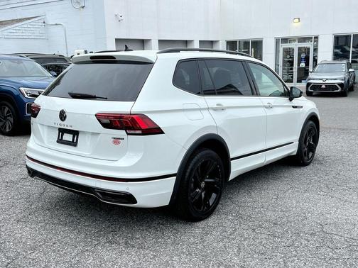 Opal White Pearl Effect 2023 Volkswagen Tiguan 2.0T SE R-Line Black