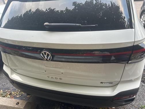 2025 Volkswagen Taos 1.5T SE Black