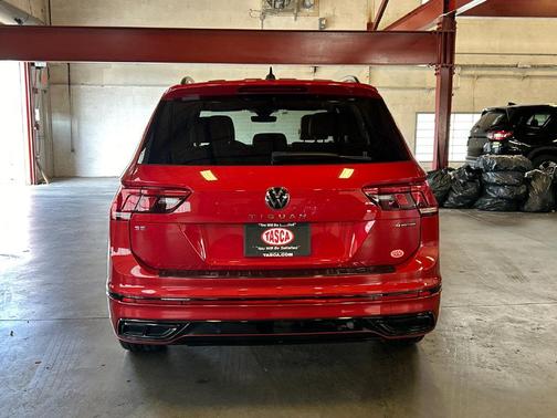 Kings Red 2024 Volkswagen Tiguan 2.0T SE R-Line Black