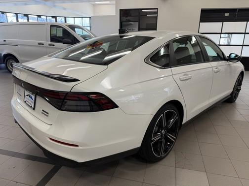 2025 Honda Accord Hybrid 