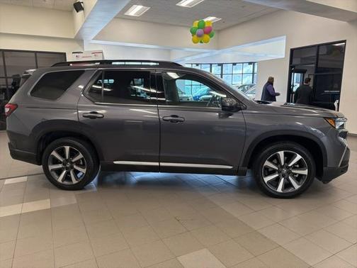 Modern Steel Metallic 2023 Honda Pilot
