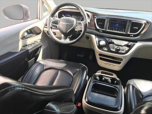 2020 Chrysler Voyager LXI