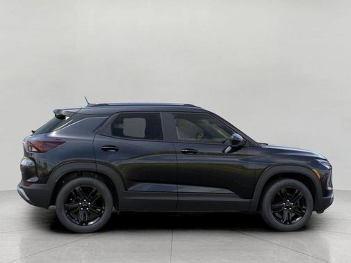 Mosaic Black Metallic 2026 Chevrolet Trailblazer LT