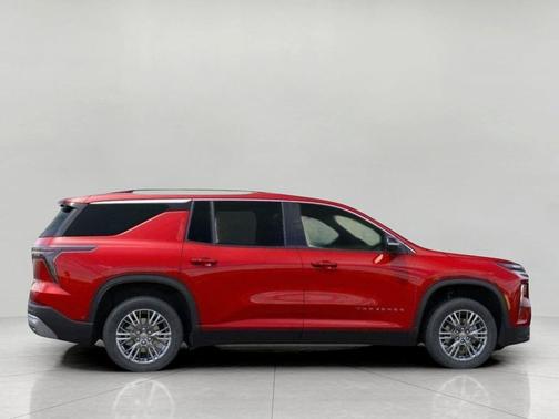 Radiant Red Tintcoat 2026 Chevrolet Traverse LT