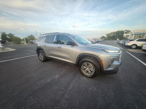 2025 Chevrolet Traverse LT