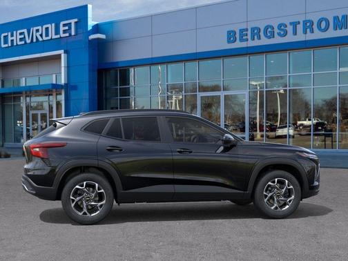 Mosaic Black Metallic 2026 Chevrolet Trax LT