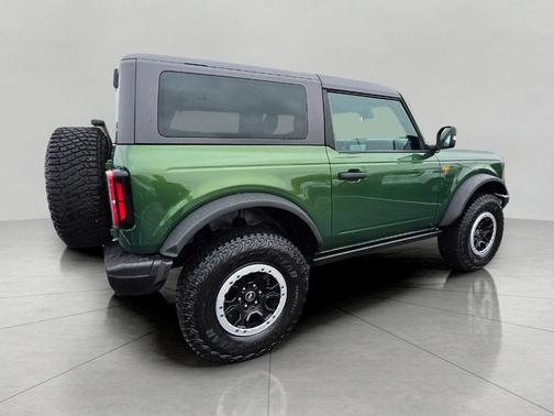 ERUPTION GREEN METALLIC 2023 Ford Bronco Badlands
